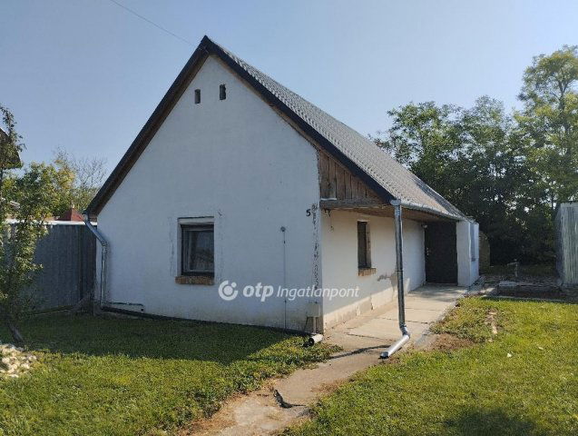Eladó családi ház, Adonyban 21.7 M Ft, 1 szobás
