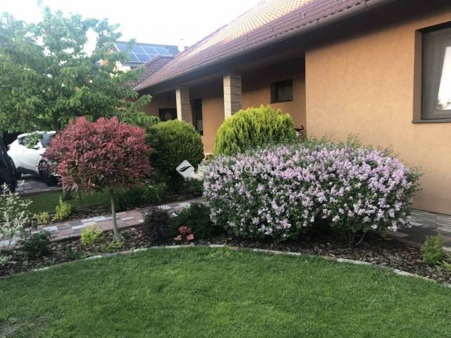 Eladó családi ház, Dunakeszin 255 M Ft, 5 szobás