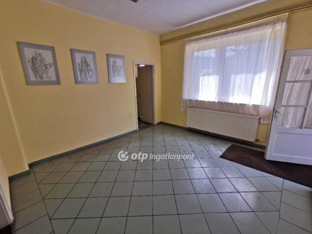 Eladó családi ház, Nagymányokon 20 M Ft, 6 szobás