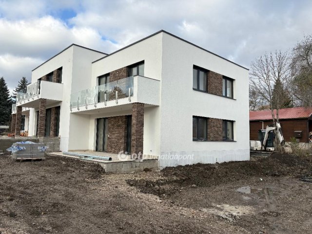 Eladó téglalakás, Balatonakarattyán 136.9 M Ft, 4 szobás