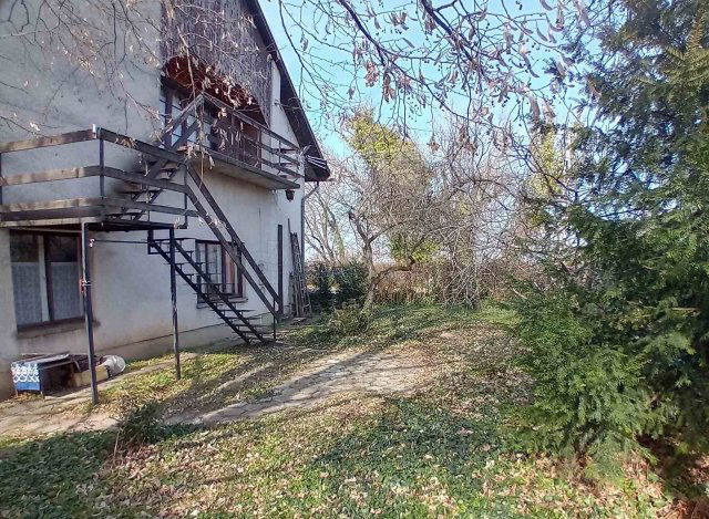 Eladó családi ház, Balatonszárszón 40 M Ft, 9 szobás