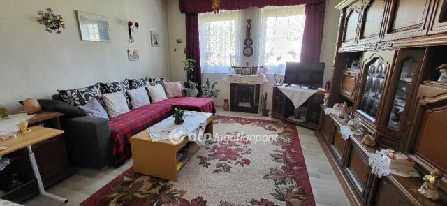 Eladó családi ház, Gyömörén 17.99 M Ft, 2 szobás