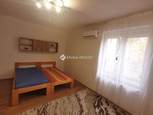 Eladó téglalakás, Lábatlanon 26.9 M Ft, 1 szobás