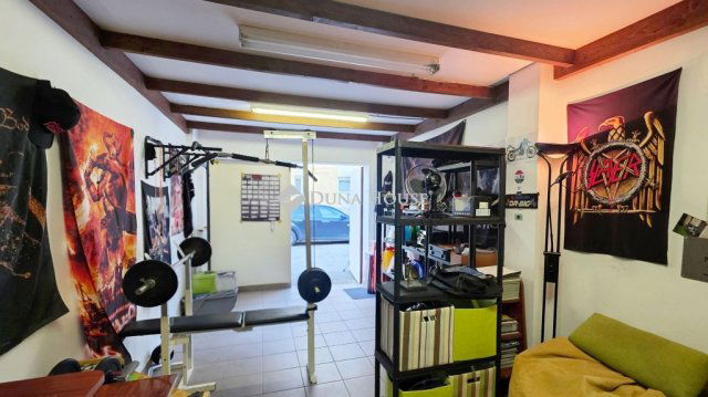 Eladó ipari ingatlan, Szombathelyen, 11-es Huszár úton 14.9 M Ft