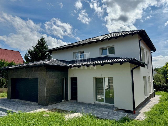 Eladó családi ház, Érden 179.9 M Ft, 5 szobás