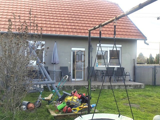 Eladó ikerház, Tápiószelén 33 M Ft, 3 szobás