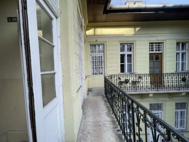 Eladó téglalakás, Budapesten, VI. kerületben 126.72 M Ft