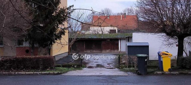 Eladó téglalakás, Békésen 21 M Ft, 1+2 szobás