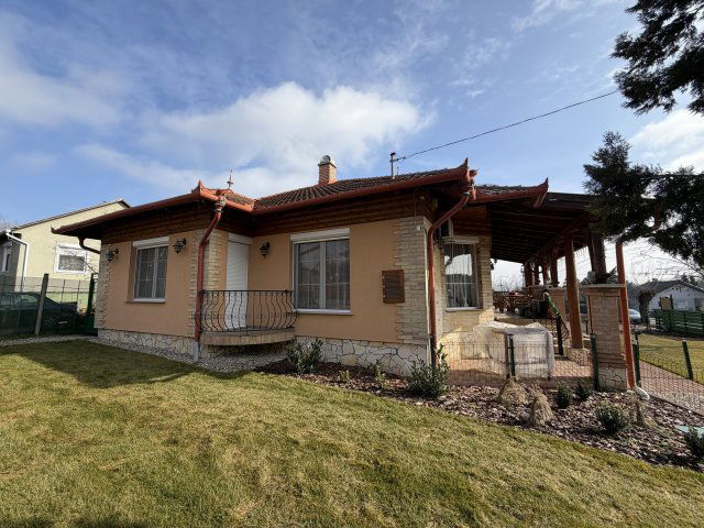 Eladó családi ház, Erdőkertesen, Fő úton 159 M Ft, 3 szobás