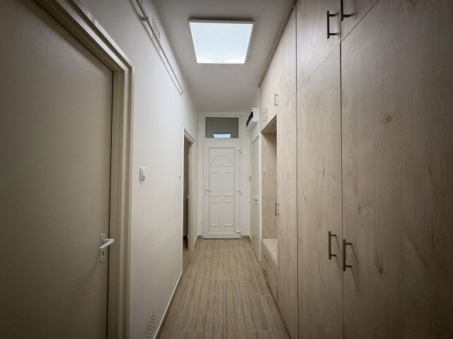 Eladó téglalakás, Cegléden 49.5 M Ft, 2 szobás