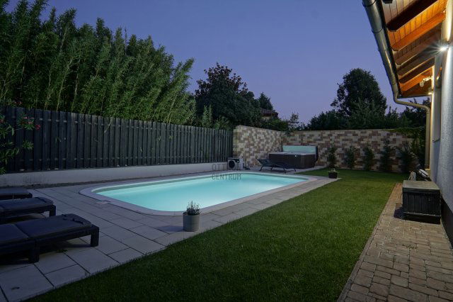 Eladó családi ház, Dunakeszin 349 M Ft, 7 szobás