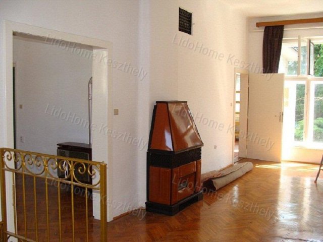 Eladó családi ház, Keszthelyen 75 M Ft, 16 szobás