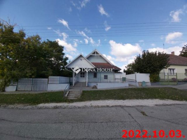 Eladó üzlethelyiség, Tápiószecsőn 37.318 M Ft