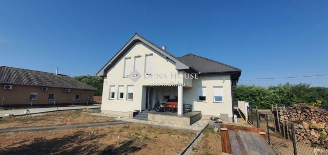 Eladó családi ház, Csévharaszton 175 M Ft, 6 szobás