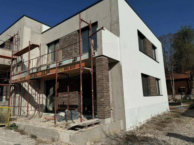 Eladó téglalakás, Balatonakarattyán 123.78 M Ft