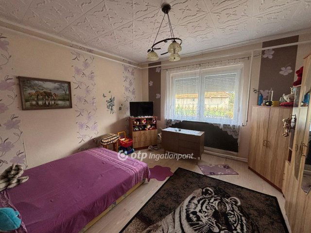 Eladó családi ház, Szorgalmatoson 29 M Ft, 3+2 szobás