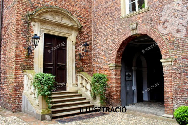 Eladó családi ház, Kecskeméten 300 M Ft, 19 szobás