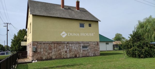 Eladó családi ház, Bakonysárkányban 45.9 M Ft, 3 szobás