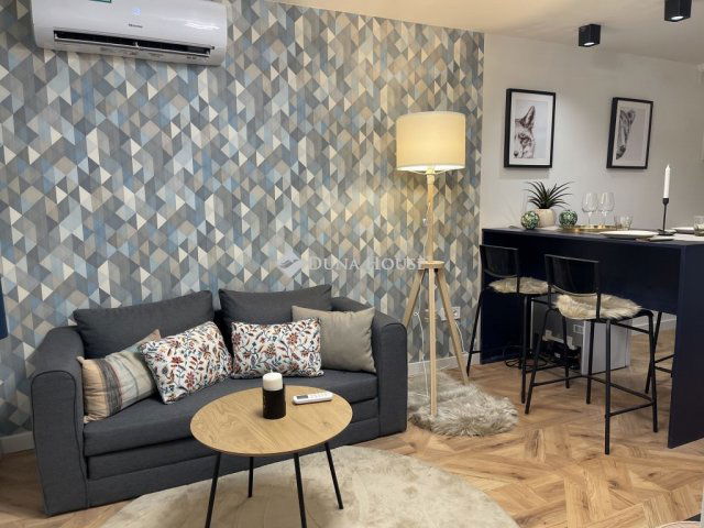 Eladó téglalakás, Budapesten, VI. kerületben, Eötvös utcában