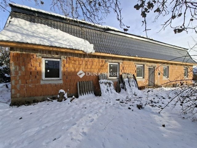 Eladó családi ház, Tóalmáson 60 M Ft, 12 szobás