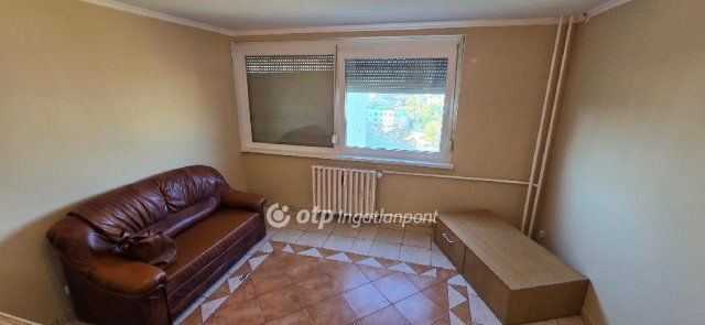 Eladó panellakás, Szolnokon 24.99 M Ft, 1+1 szobás