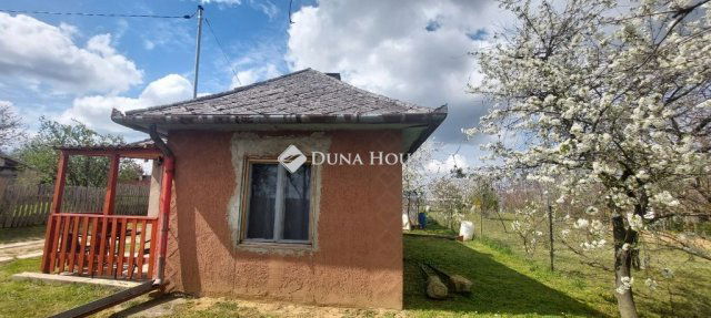 Eladó családi ház, Dombóváron 10.5 M Ft, 1 szobás