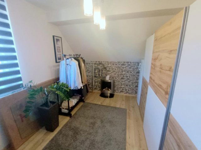 Eladó családi ház, Csömörön 190 M Ft, 8 szobás