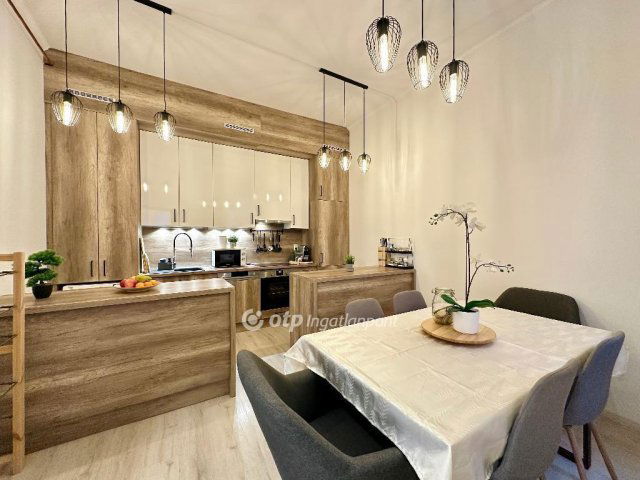 Eladó téglalakás, Budapesten, VI. kerületben 114.9 M Ft