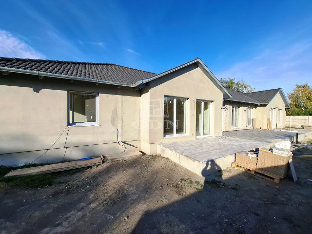 Eladó sorház, Kiskunlacházán 65.6 M Ft, 4 szobás