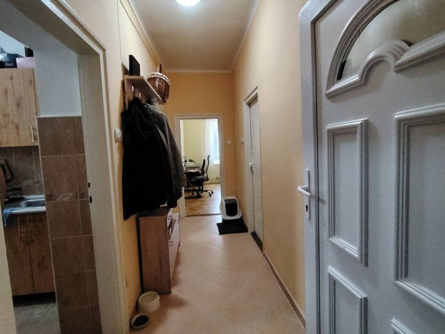 Eladó téglalakás, Pécsett 27 M Ft, 2 szobás