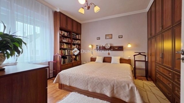 Eladó családi ház, Szombathelyen 96 M Ft, 6 szobás