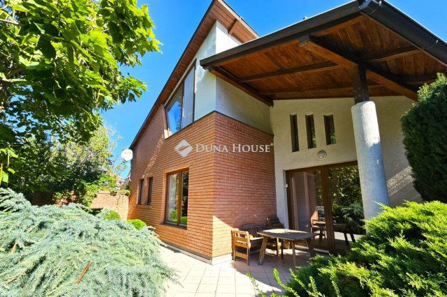 Eladó családi ház, Győrött 290 M Ft, 5 szobás