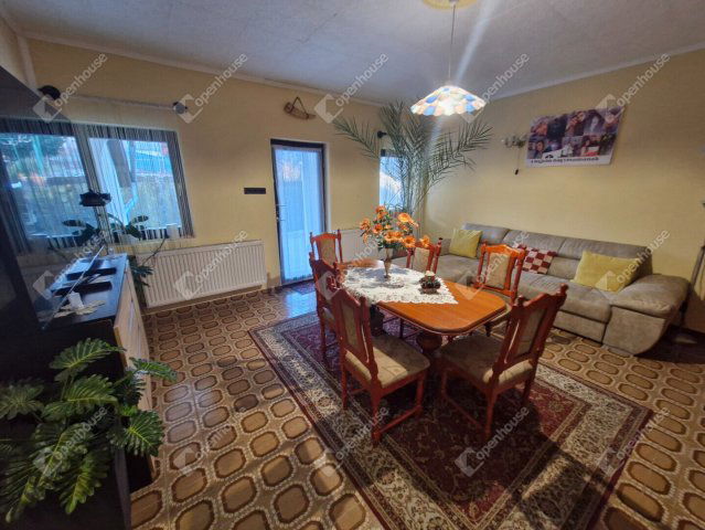 Eladó családi ház, Kaposváron 64.9 M Ft, 7 szobás