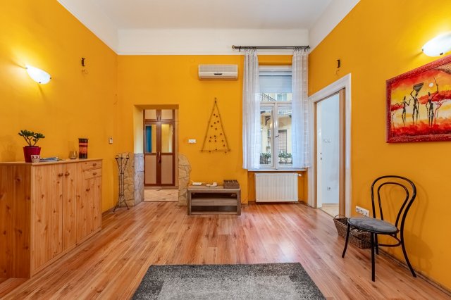 Eladó téglalakás, Budapesten, VI. kerületben 80.88 M Ft