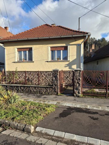 Eladó családi ház, Sirokban 35 M Ft, 3 szobás