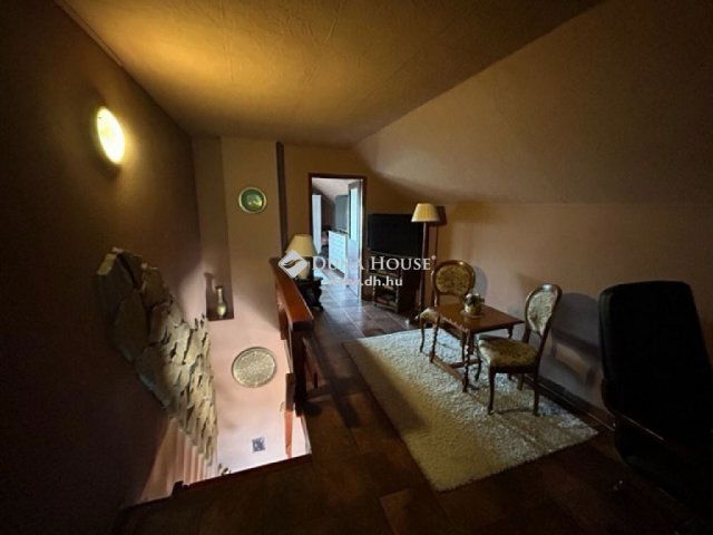 Eladó családi ház, Vecsésen 110 M Ft, 5 szobás