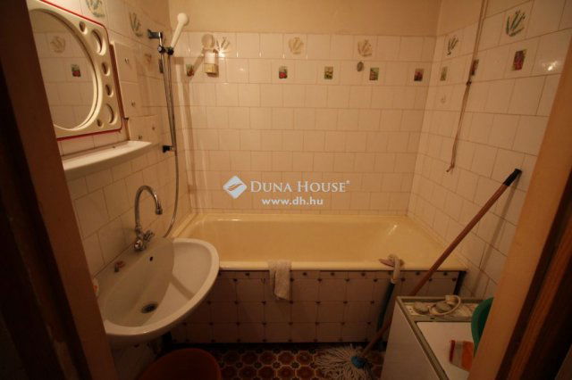 Eladó panellakás, Nagykőrösön 27 M Ft, 2+1 szobás