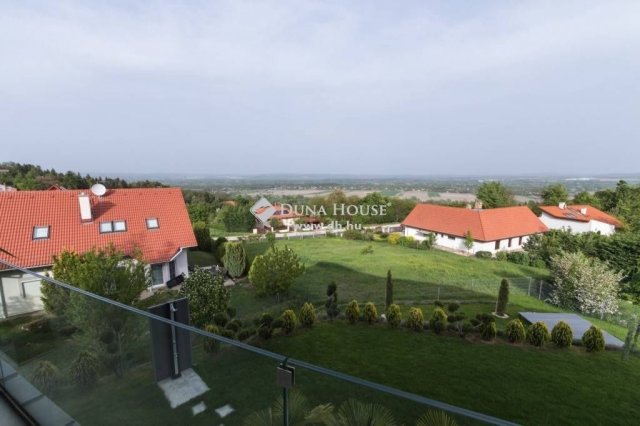 Eladó családi ház, Szentendrén 460 M Ft, 5 szobás
