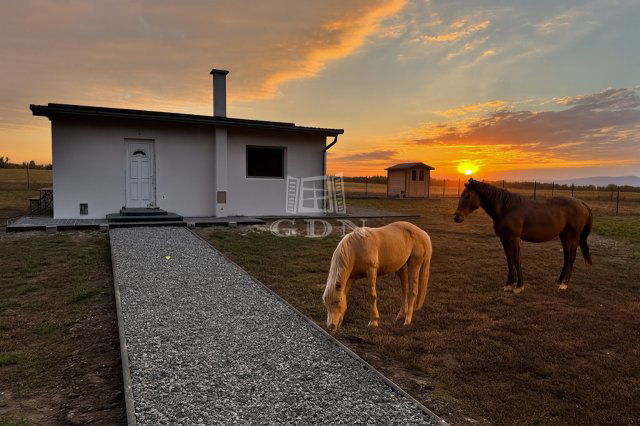 Eladó családi ház, Váchartyánon 75.9 M Ft, 2 szobás