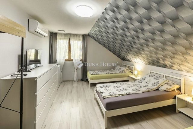 Eladó családi ház, Kecskeméten 199 M Ft, 9 szobás