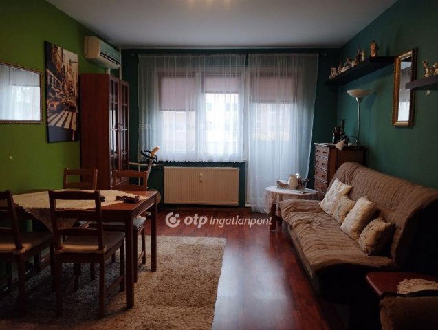 Eladó panellakás, Székesfehérvárott 55 M Ft, 1+1 szobás