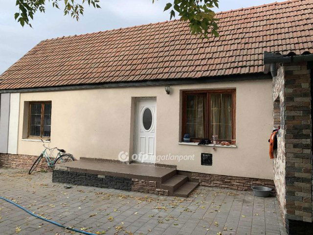 Eladó családi ház, Hernádon 62.9 M Ft, 4+2 szobás