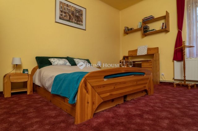 Eladó családi ház, Debrecenben 230 M Ft, 1 szobás