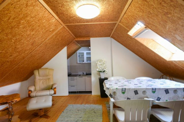 Eladó családi ház, Ábrahámhegyen 124.9 M Ft, 2+2 szobás