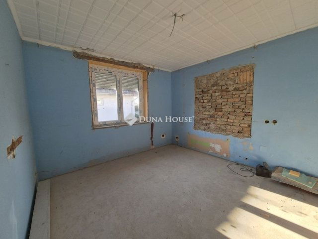 Eladó családi ház, Enyingen 42 M Ft, 4 szobás