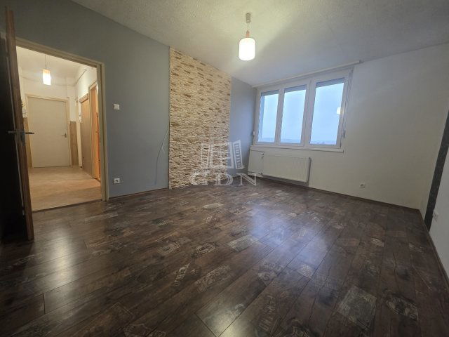 Eladó téglalakás, Pétfürdőn 30 M Ft, 2 szobás