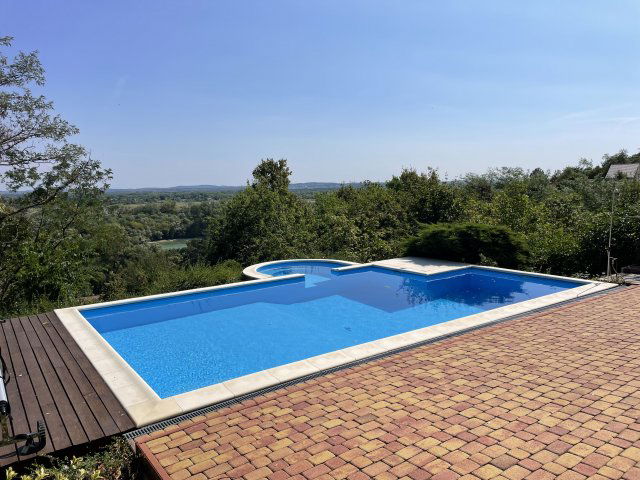 Eladó családi ház, Leányfaluban 240 M Ft, 6 szobás