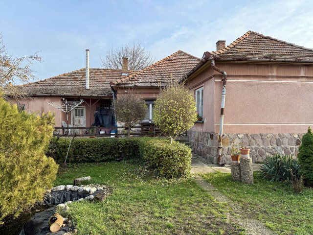 Eladó családi ház, Jászladányon 8.3 M Ft, 5 szobás