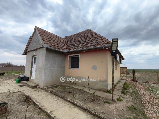 Eladó nyaraló, Kardoson 13 M Ft, 2 szobás / költözzbe.hu