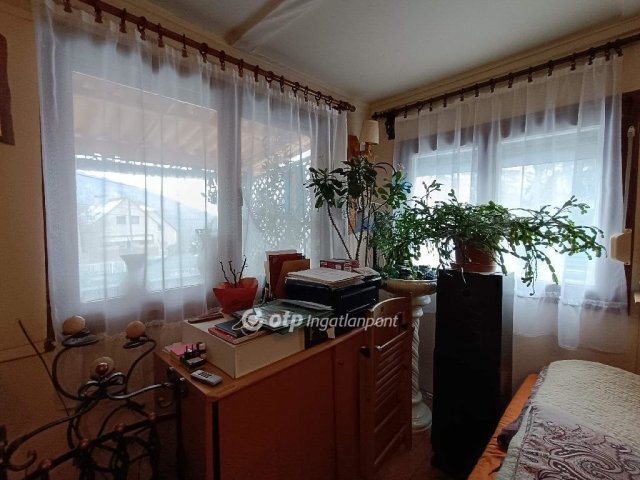 Eladó családi ház, Solymáron 113.5 M Ft, 3+2 szobás